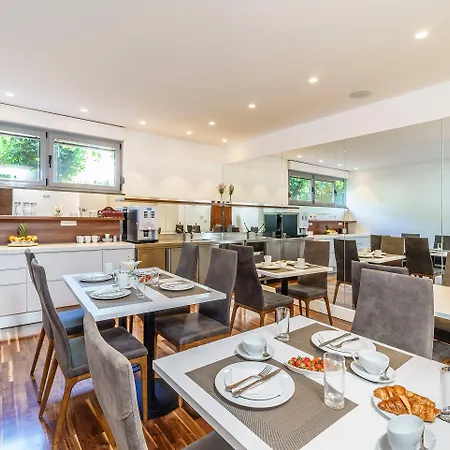 Oasis Life Bed & Breakfast