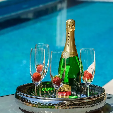 Oasis Life Bed and breakfast 4*