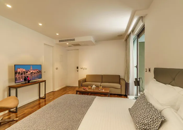 Oasis Life Nocleg ze śniadaniem 4*