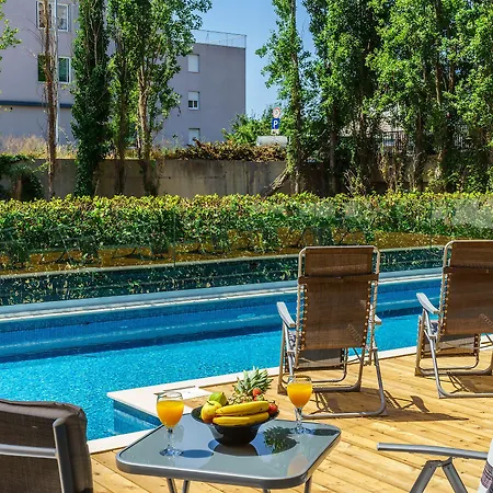 Oasis Life