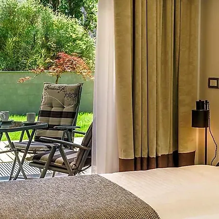 Oasis Life Bed & Breakfast