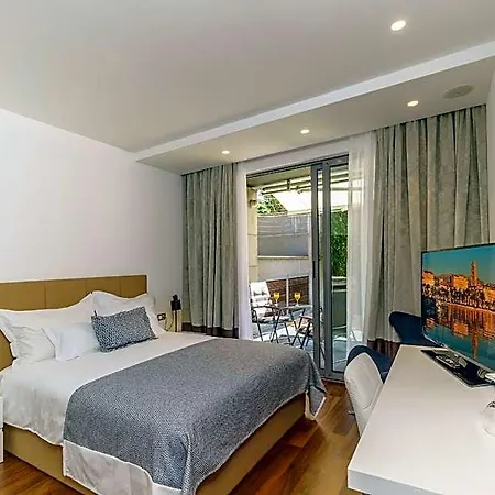 Bed & Breakfast Oasis Life Split