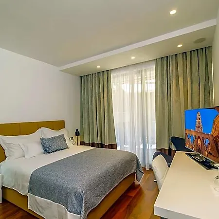 Oasis Life Bed & Breakfast 4*