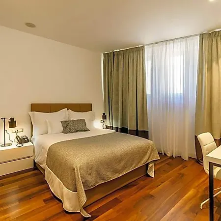 Oasis Life Bed & Breakfast 4*