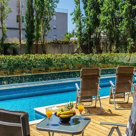 Oasis Life 4* Сплит